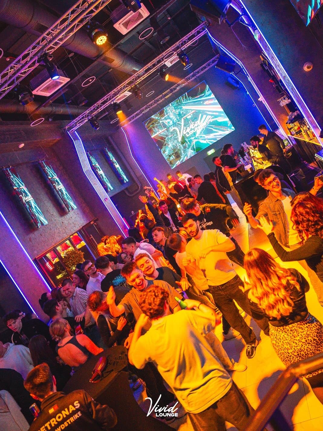 Vivid Lounge & Club - Image 3